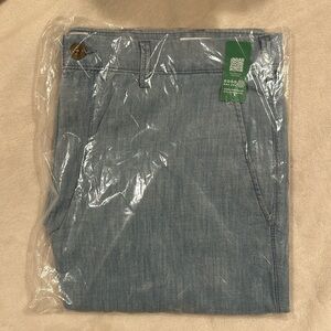 NWT men's GAP blue denim looking shorts.